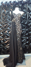 Load image into Gallery viewer, Delucci Vetan formal lace dress          sz 8
