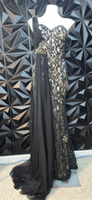 Load image into Gallery viewer, Delucci Vetan formal lace dress          sz 8
