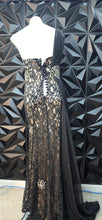 Load image into Gallery viewer, Delucci Vetan formal lace dress          sz 8
