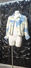 Load image into Gallery viewer, Denim bleach wash jacket            sz sm-1x
