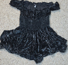 Load image into Gallery viewer, NWT urban outfitter romper           sz medium
