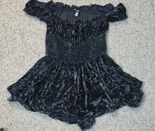 Load image into Gallery viewer, NWT urban outfitter romper           sz medium
