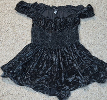 Load image into Gallery viewer, NWT urban outfitter romper           sz medium
