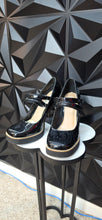 Load image into Gallery viewer, Steve Madden mary jane chunky heels         sz 11
