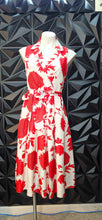 Load image into Gallery viewer, Jessica Howard floral vintage style dress            sz 8, best fit sz 6
