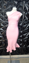 Load image into Gallery viewer, Pink peplum 1 arm bodycon dress               sz small

