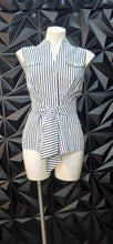 Load image into Gallery viewer, Jones New York stripe top            sz lrg (10)
