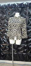Load image into Gallery viewer, Alfred Dunner animal print blouse          sz large
