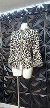 Load image into Gallery viewer, Alfred Dunner animal print blouse          sz large

