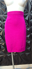 Load image into Gallery viewer, St John pink knit skirt               sz untagged, best fitting sz 12-14
