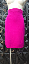 Load image into Gallery viewer, St John pink knit skirt               sz untagged, best fitting sz 12-14
