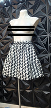 Load image into Gallery viewer, Express fit and flare skirt            sz 6
