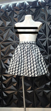 Load image into Gallery viewer, Express fit and flare skirt            sz 6
