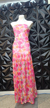 Load image into Gallery viewer, Strapless floral mermaid dress           sz untagged, fit sz 8/10

