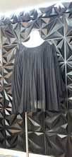 Load image into Gallery viewer, Tailissime pleated sheer top           sz 18
