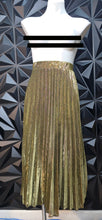 Load image into Gallery viewer, Gold pleated skirt           sz 2x
