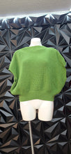 Load image into Gallery viewer, Unbranded green sweater top       sz one size

