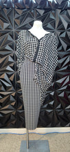 Load image into Gallery viewer, Houndstooth pencil skirt/box print blouse 2 piece set     sz 3xl, 18/20
