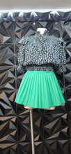 Load image into Gallery viewer, Scrunchy top                 sz medium-large

