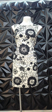 Load image into Gallery viewer, I.N studio floral designed dress            sz 8
