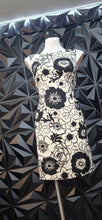 Load image into Gallery viewer, I.N studio floral designed dress            sz 8
