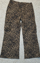 Load image into Gallery viewer, Unbranded wide leg cheetah pants              sz xxl (16/18 fit)
