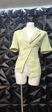 Load image into Gallery viewer, NWT Buchen green blazer             sz untaggged (best fitting sz med)

