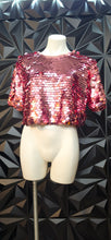 Load image into Gallery viewer, Pink big sequin crop top        sz sm-med

