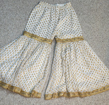 Load image into Gallery viewer, Gold/white extra wide leg pant                      sz untagged, Best fitting sz large(10-14)
