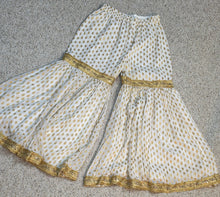 Load image into Gallery viewer, Gold/white extra wide leg pant                      sz untagged, Best fitting sz large(10-14)
