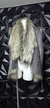 Load image into Gallery viewer, Simply Vera fur and suede vest              sz lrg/xlrg
