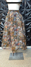 Load image into Gallery viewer, Promesa floral flare skirt            sz large, 10

