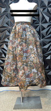 Load image into Gallery viewer, Promesa floral flare skirt            sz large, 10
