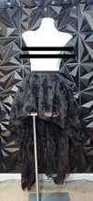 Load image into Gallery viewer, Floral embossed high low skirt         sz small
