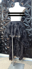 Load image into Gallery viewer, Floral embossed high low skirt         sz small
