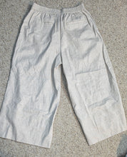 Load image into Gallery viewer, Banana Republic wide leg ankle pants         sz
