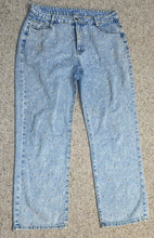 Load image into Gallery viewer, Denim pearled jeans            sz xl (fitting sz 12)
