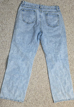 Load image into Gallery viewer, Denim pearled jeans            sz xl (fitting sz 12)
