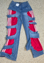 Load image into Gallery viewer, NWT Akira distress jeans             sz small
