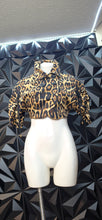 Load image into Gallery viewer, Marine Plu animal print crop jacket        sz small
