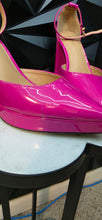 Load image into Gallery viewer, Express pink platform heels              sz 9  Disclaimer: few scratches (pictured)
