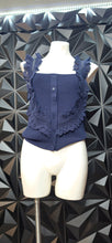 Load image into Gallery viewer, Flint &amp; Moss ruffled top          sz small-large
