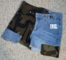 Load image into Gallery viewer, NWT Akira camo and denim shorts         sz small
