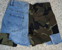 Load image into Gallery viewer, NWT Akira camo and denim shorts         sz small
