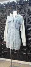 Load image into Gallery viewer, Forever 21 denim hooded jacket            sz 2x, best fitting sz xl
