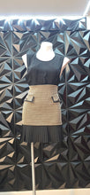 Load image into Gallery viewer, Kate Kasin houndstooth pleated skirt             sz large
