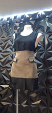 Load image into Gallery viewer, Kate Kasin houndstooth pleated skirt             sz large
