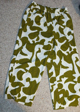 Load image into Gallery viewer, NWT green and white wide leg pant            sz 1x (14 fit)
