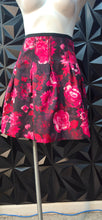Load image into Gallery viewer, Gap floral skirt                  sz 6
