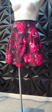Load image into Gallery viewer, Gap floral skirt                  sz 6
